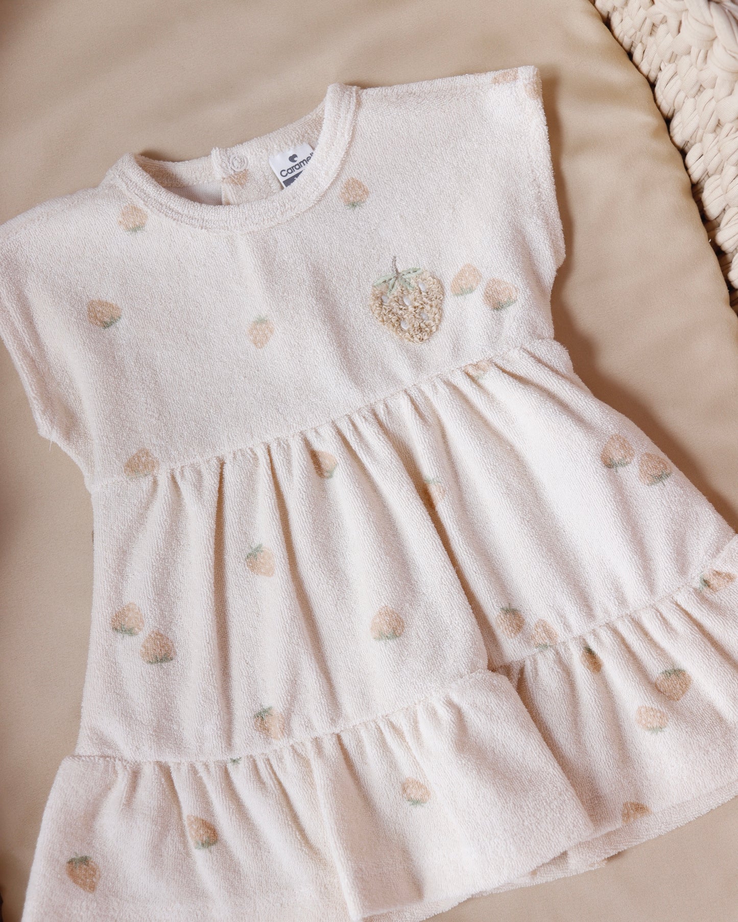 فستان صيفي برسمة الفراولة - بيج🍓