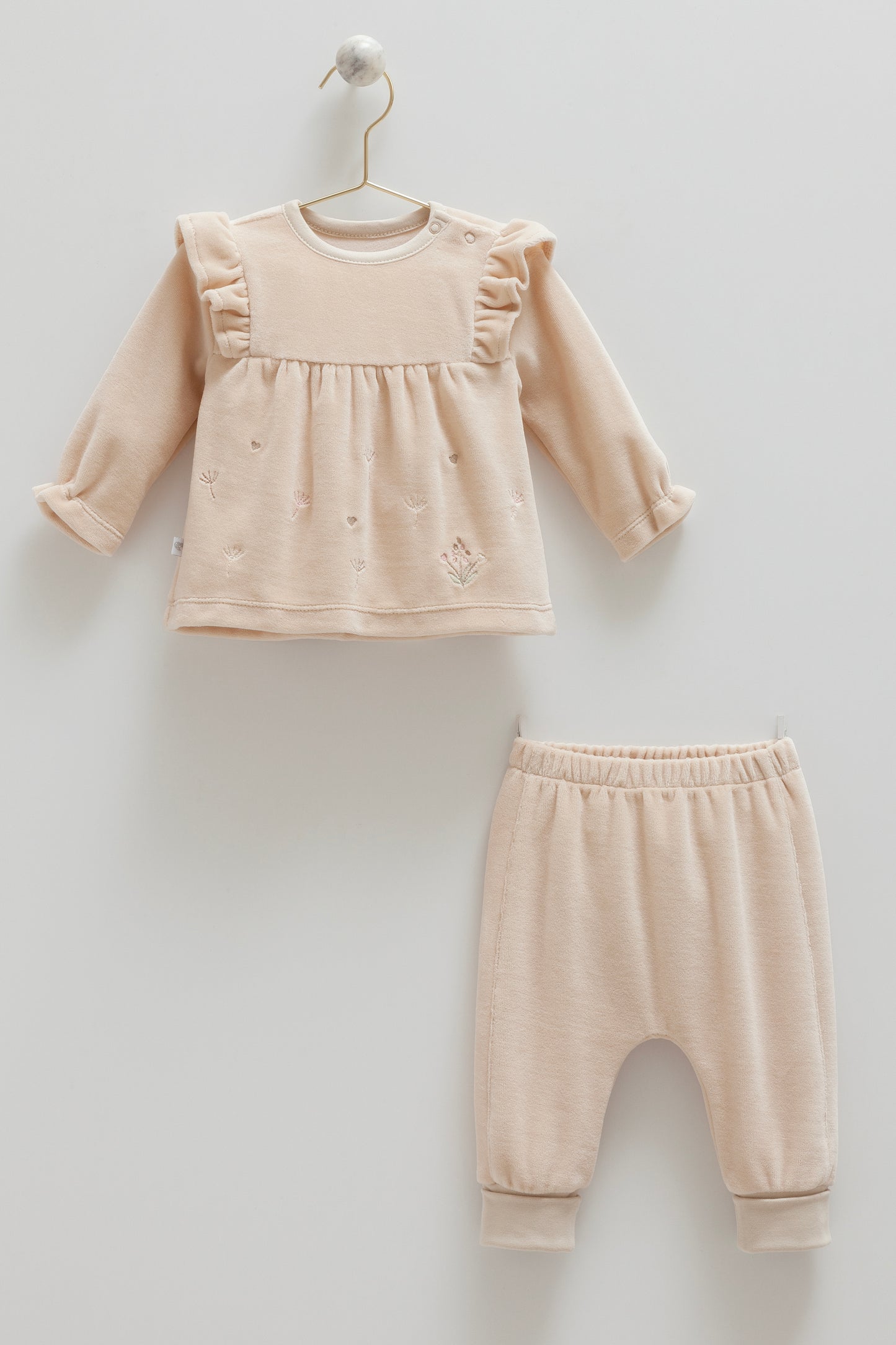 طقم بيبي مخمل١-١٢ شهر بيج