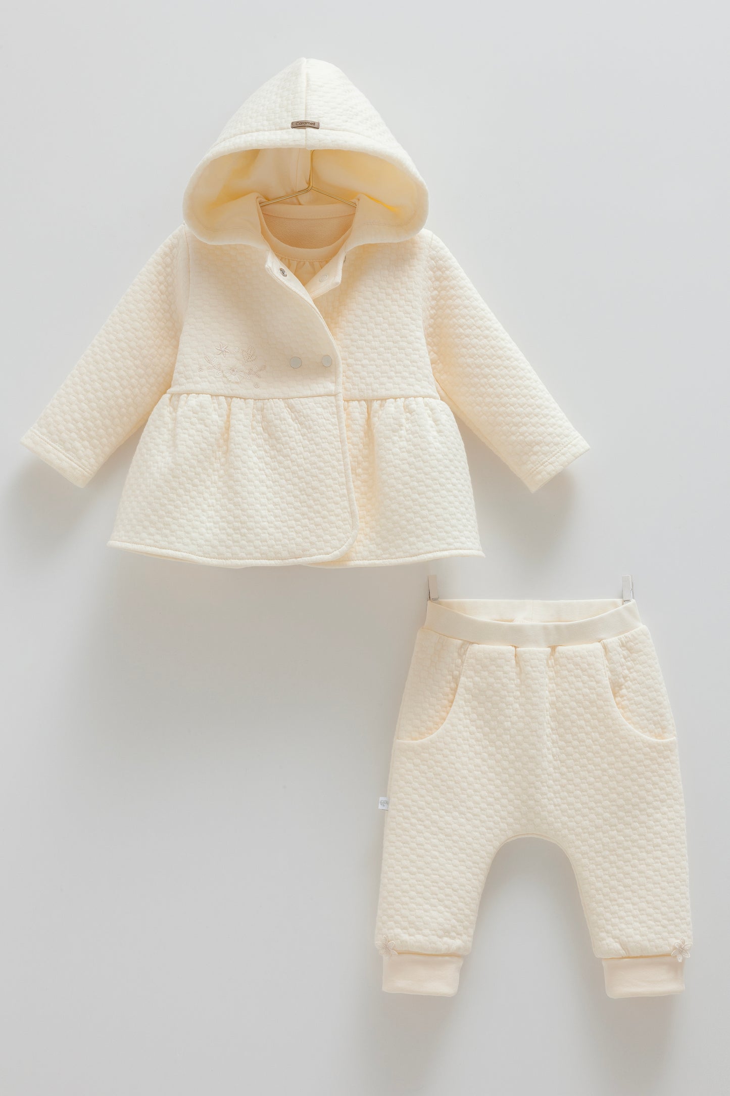 طقم ٣ قطع ٣-١٨ شهر ايفوري🌸